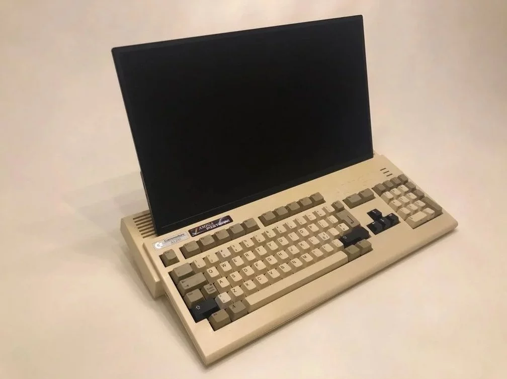 L'Amiga 1200 plie l'écran : un mod malin signé Ferry