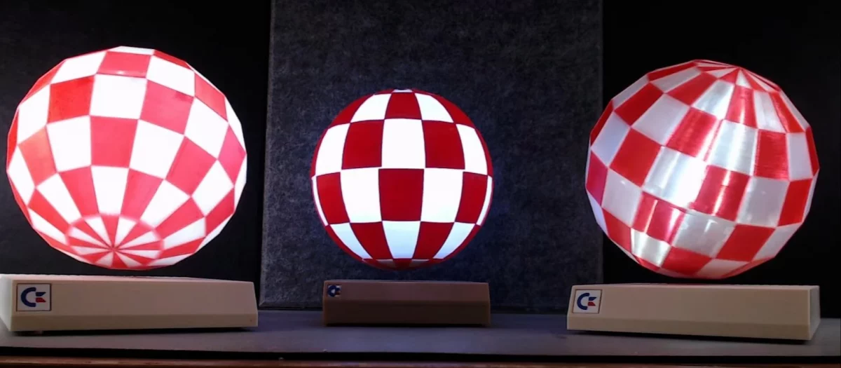 Une lampe lévitante à l'effigie de la Boing Ball de l'Amiga défie la gravité